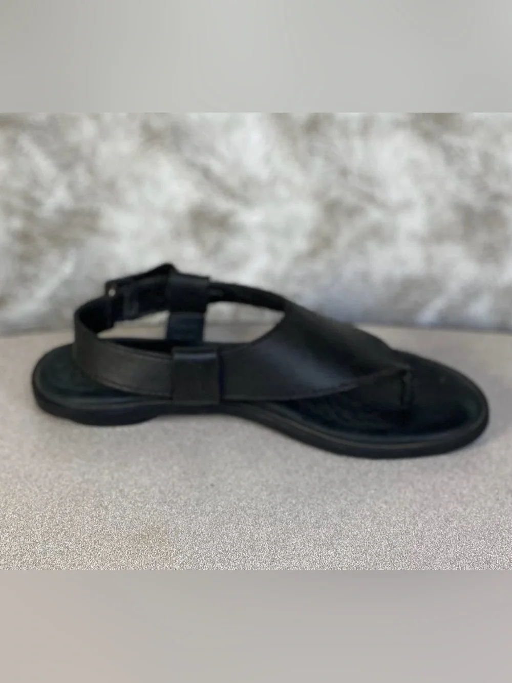 Born Black Leather Thong Style Adjustable Back Strap Sandals Size 6